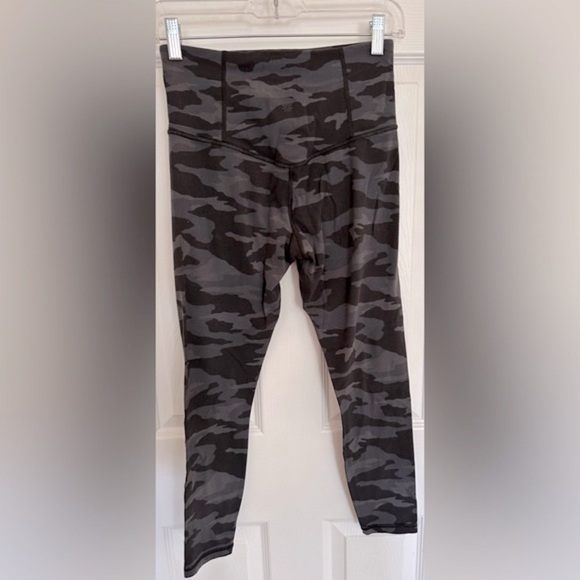 ATHLETA Elation High Waisted Camo 7/8‎ Tight Leggings Women's Size: S - Picture 3 of 4
